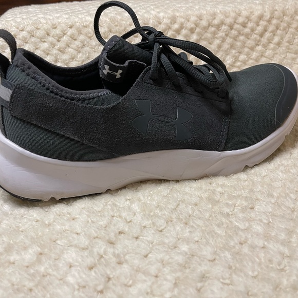 Under Armour sneakers - Picture 2 of 2
